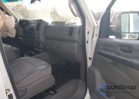 2013 Nissan Nv Cargo Nv2500 Hd Sv V6 z USA, uszkodzony, nr VIN 1N6BF0KY6DN106873